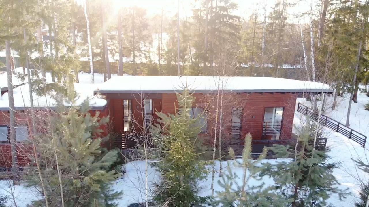 Современный загородный коттедж