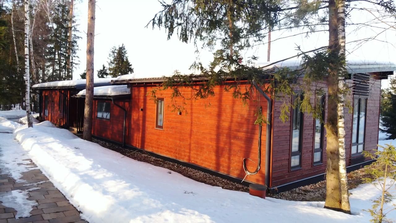 Современный загородный коттедж