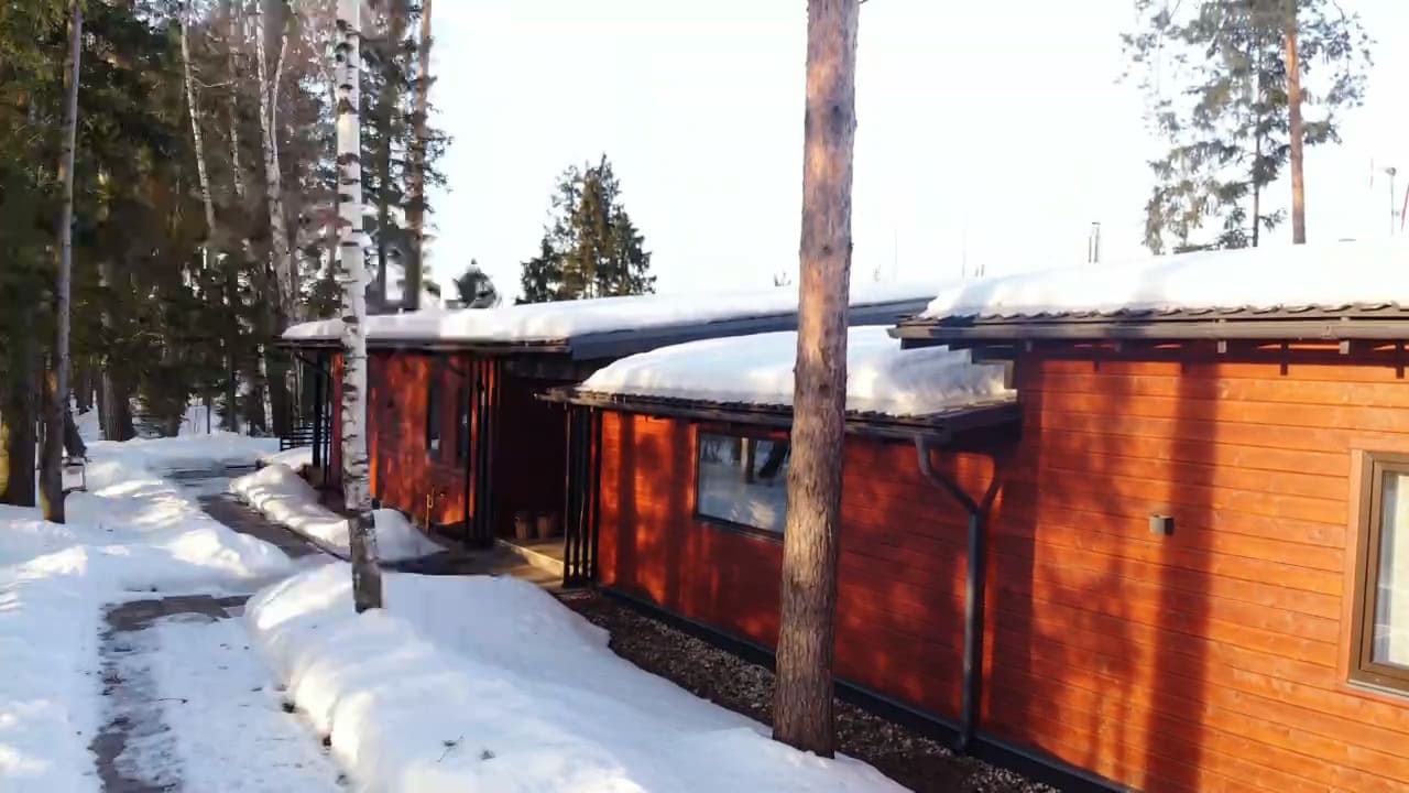 Современный загородный коттедж