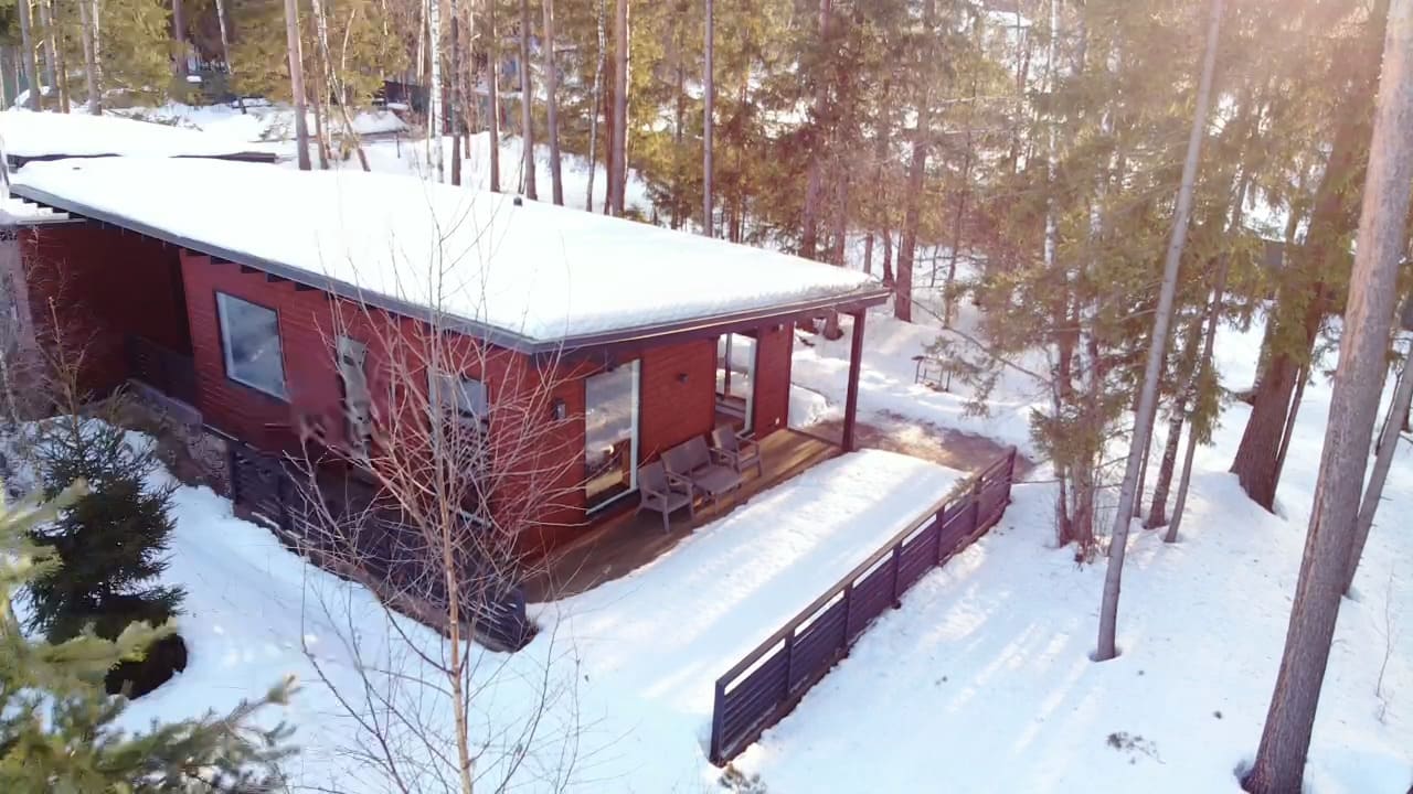 Современный загородный коттедж