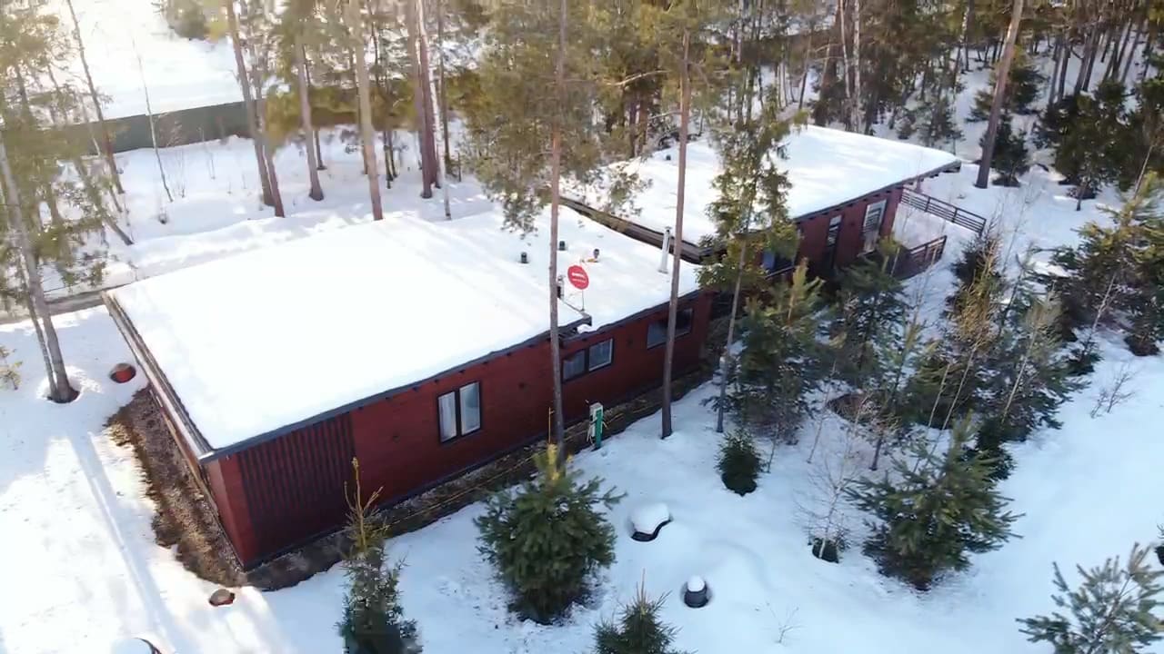 Современный загородный коттедж