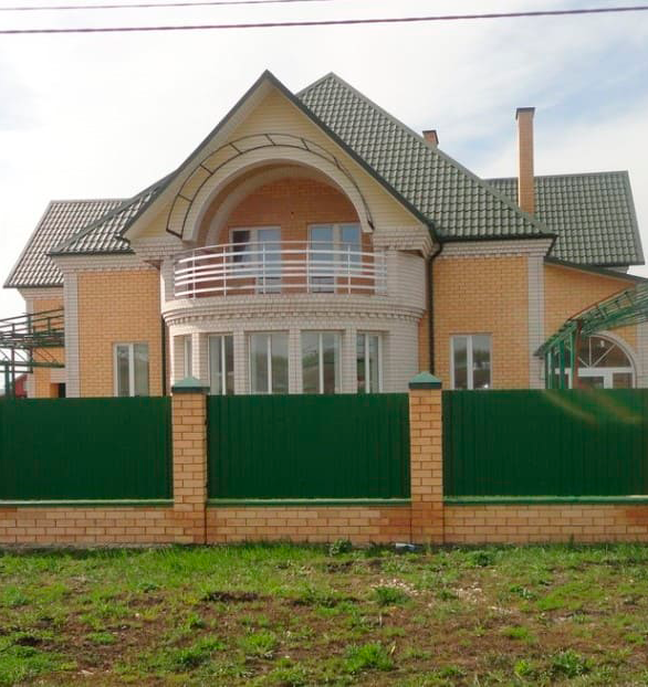 Дом из кирпича