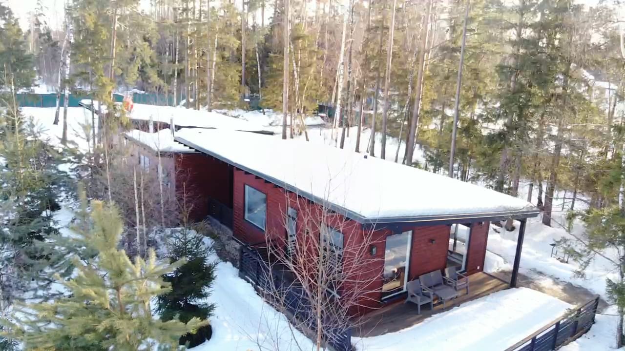 Современный загородный коттедж