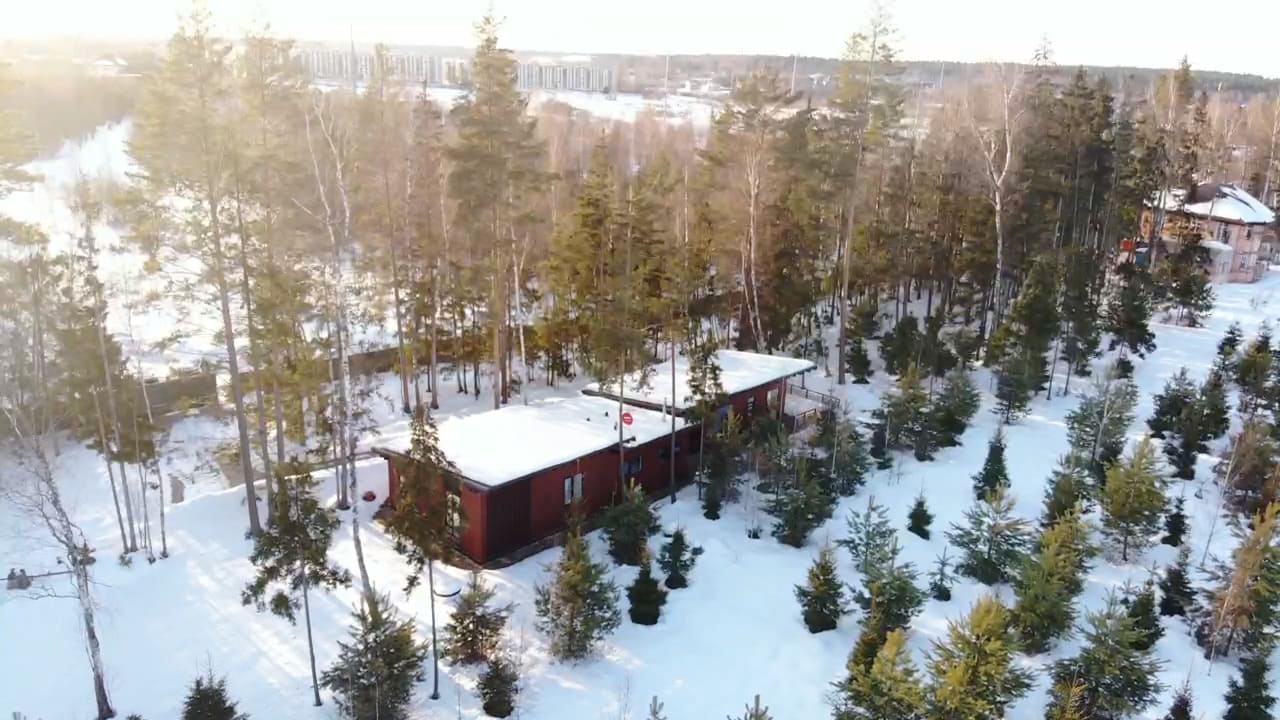 Современный загородный коттедж