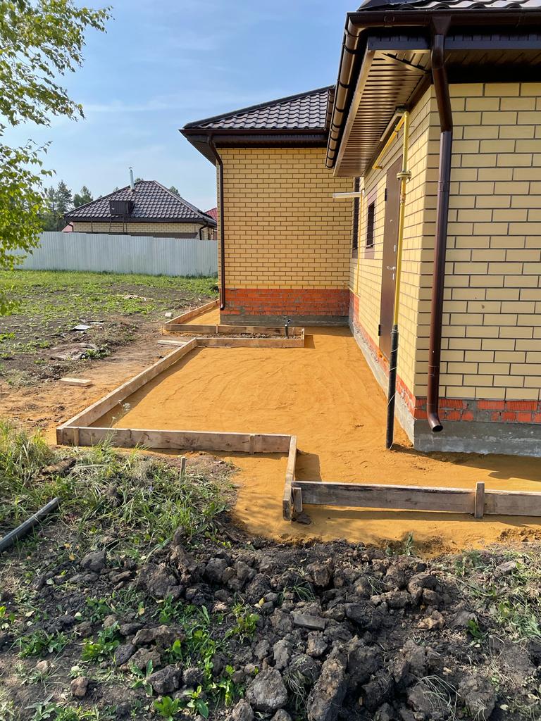 Кирпичный дом с гаражом